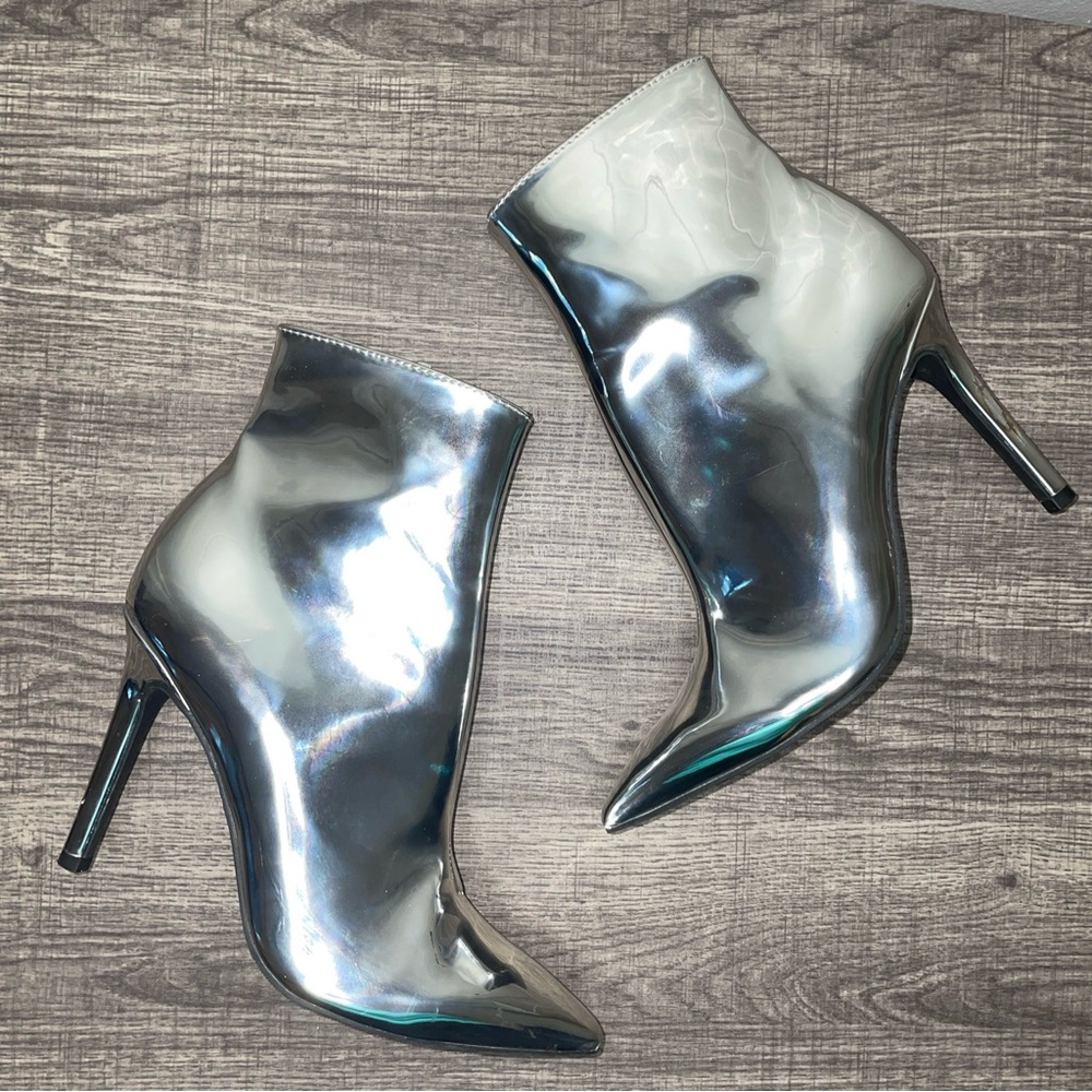 Thalia Sodi Silver Heeled Rylie Boots Sleek Metallic Ankle
